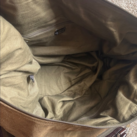 A. Giannetti Elegant Duffel Bag 🧳 - Picture 5 of 17